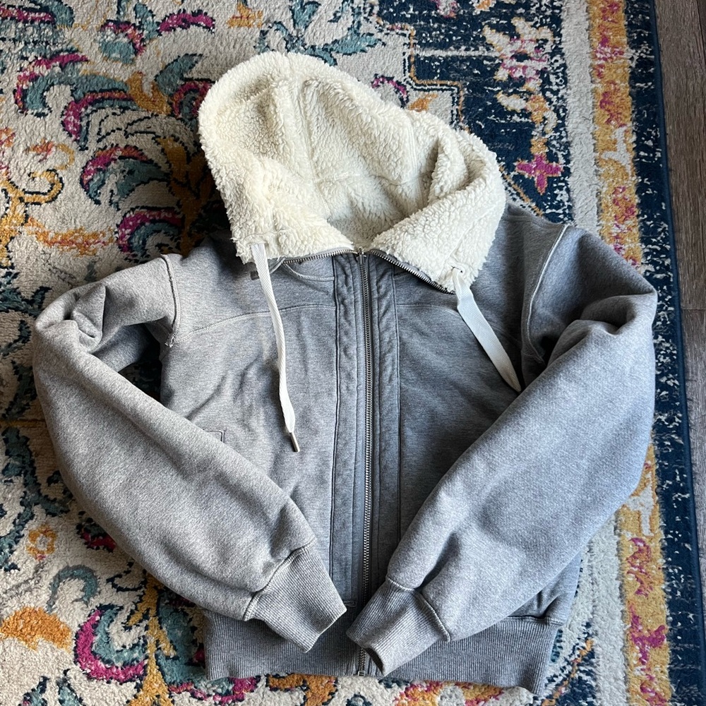 Lululemon rare reversible sherpa jacket / hoodie! Size XS / 2